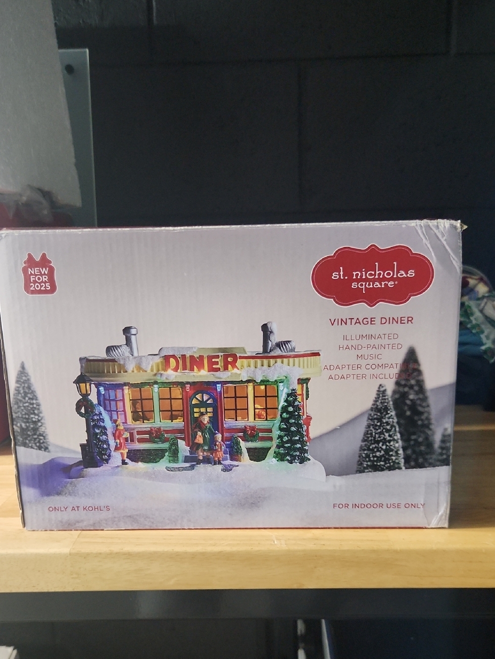 St. Nicholas Square Illuminated Vintage Diner